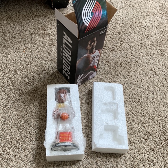 #12 LaMARCUS ALDRIDGE ( Portland Trailblazers bobble head) New in box!! - Picture 6 of 8
